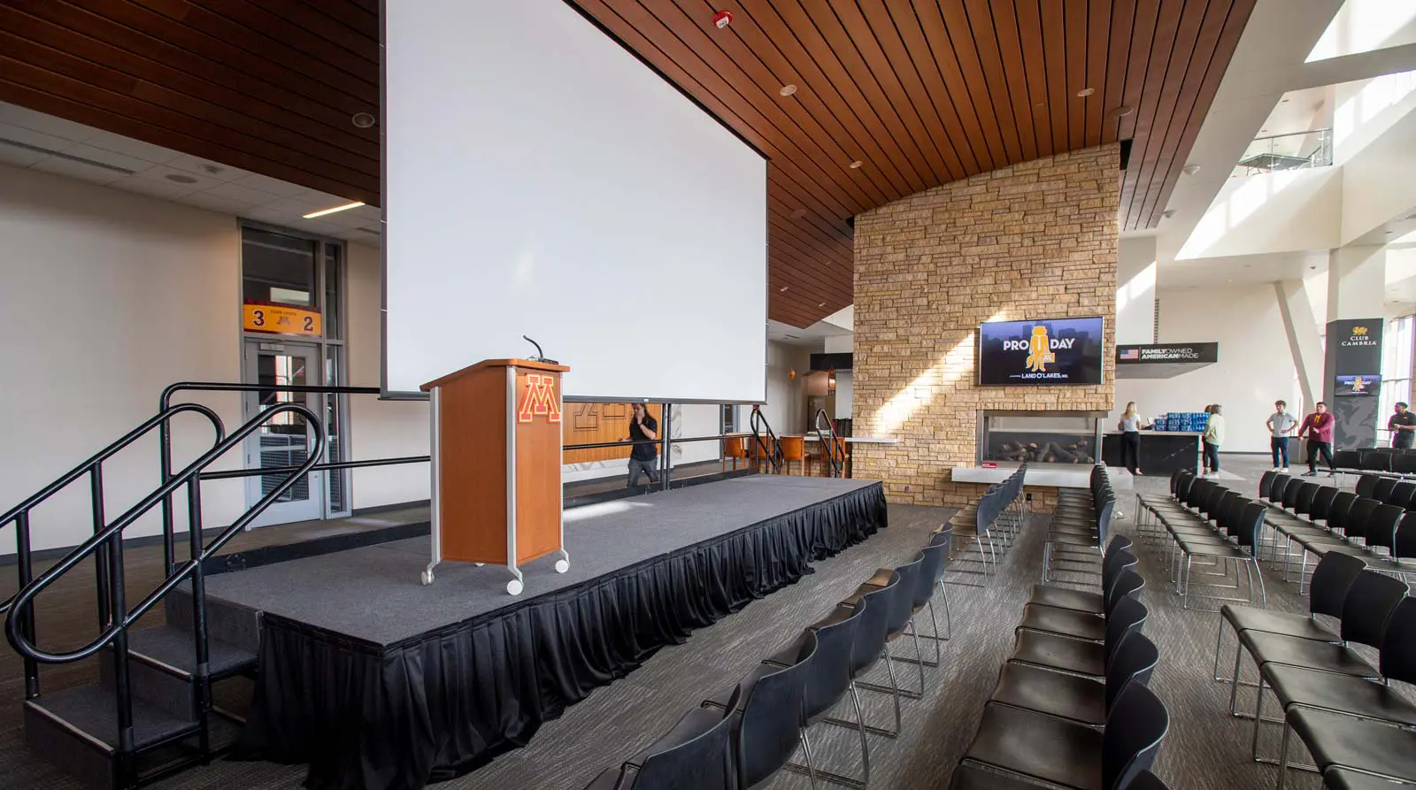 Escalator with students